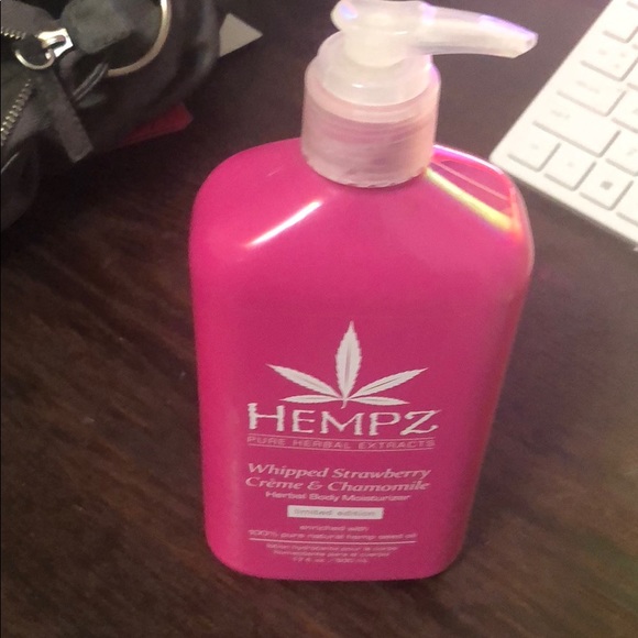 hempz Other - HEMPZ whipped strawberry creme & Chamomile